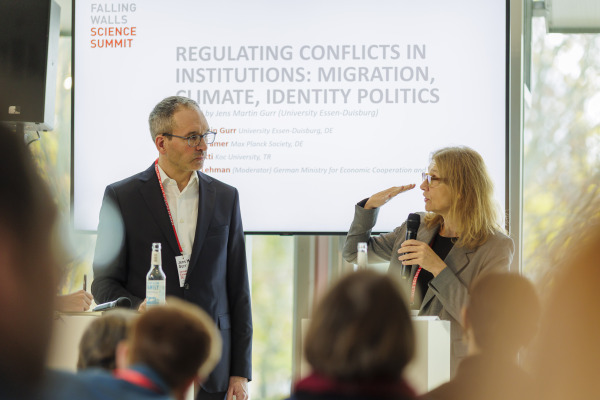 Discussion during 'Regulating Conflicts in Institutions' panel, Jens Gurr, Simone Schwanitz