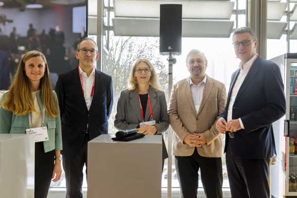 Panel participants Sabine Lehmann, Jens Gurr, Simone Schwanitz, Metin Sitti, Patrick Cramer 